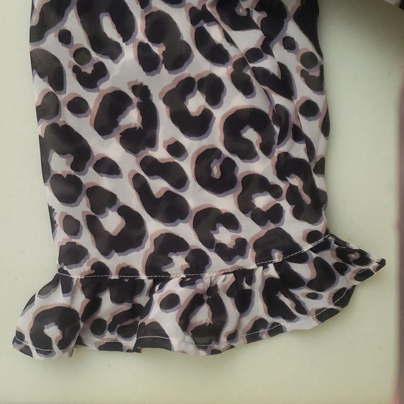 Animal Print Buttoned Blouse w/ under shell - Picture 4 of 8